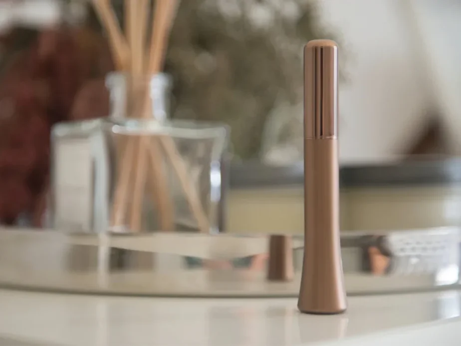 CRAVE Wink+  luxusní kovový mini vibrátor - Barva: Gunmetal