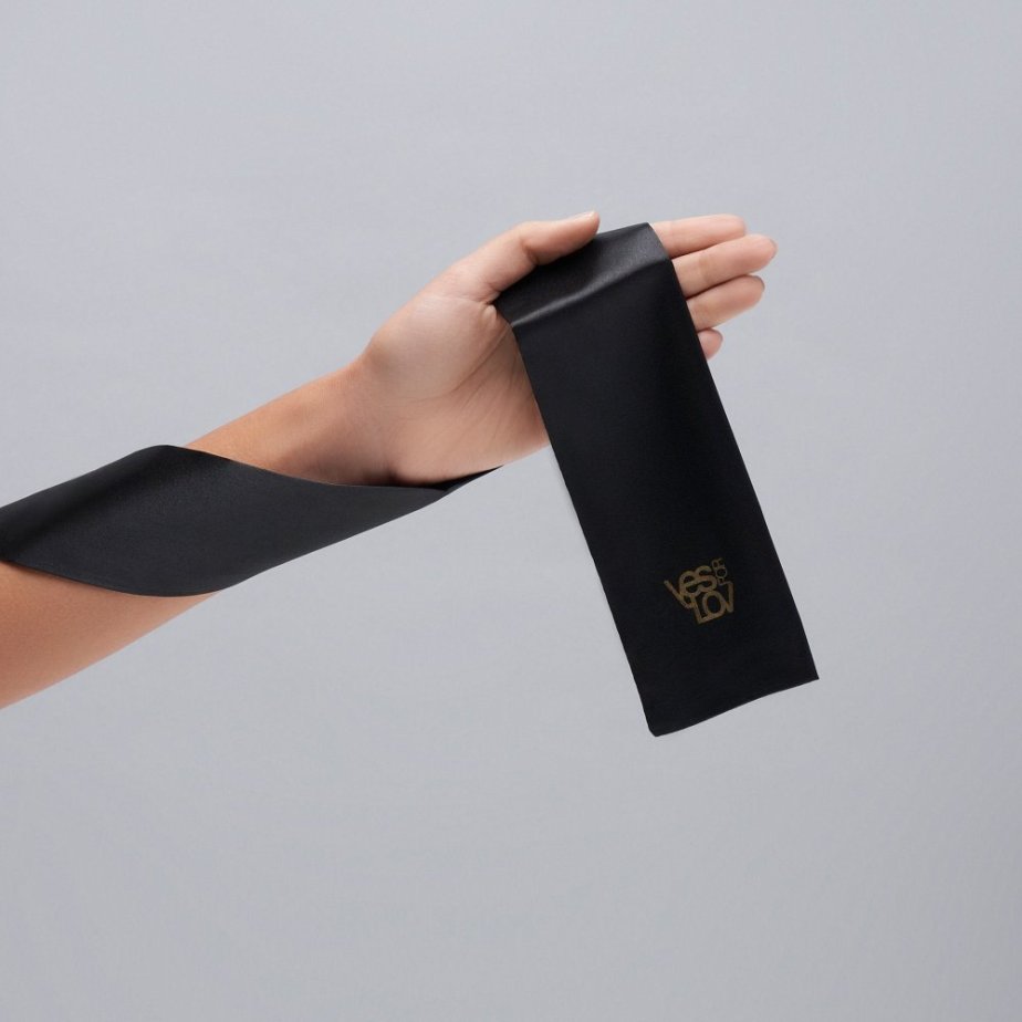 YESforLOV Black Satin Blindfold – čierna saténová páska cez oči