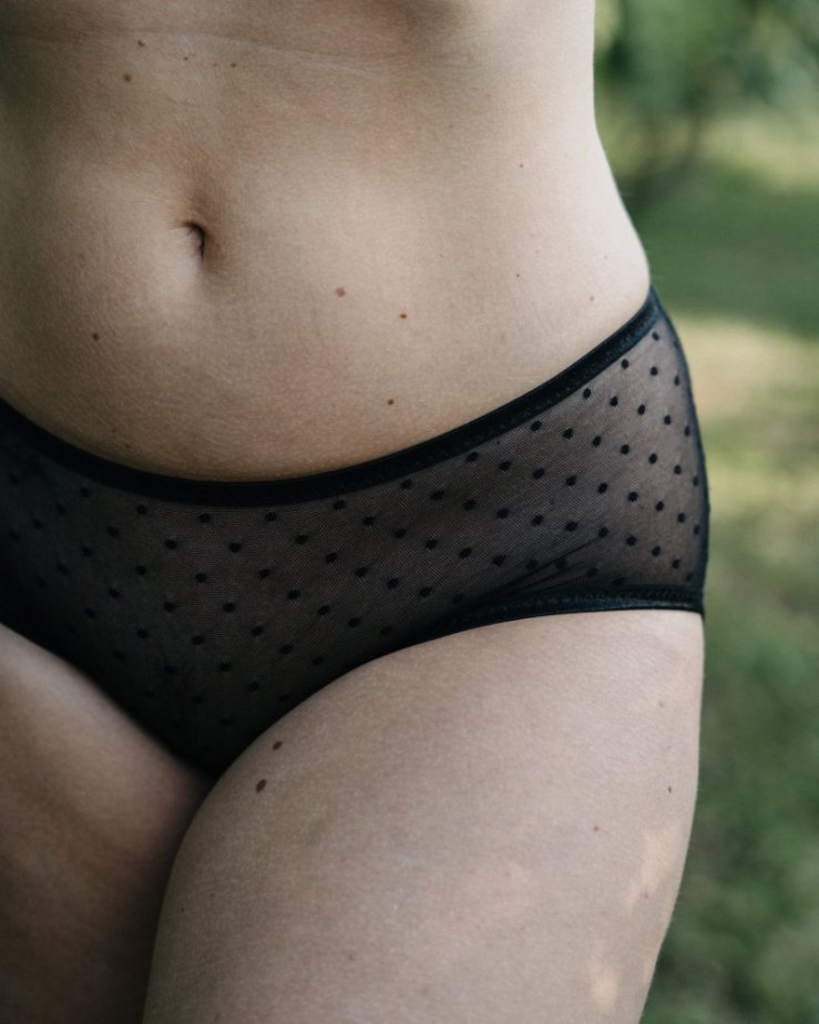 Erotické kalhotky “Crotchlessky” Purly puntíkatý tyl černý - Velikost: M