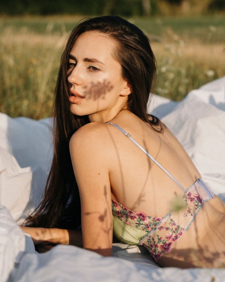 Bobbie Midline Bralette - Velikost: L