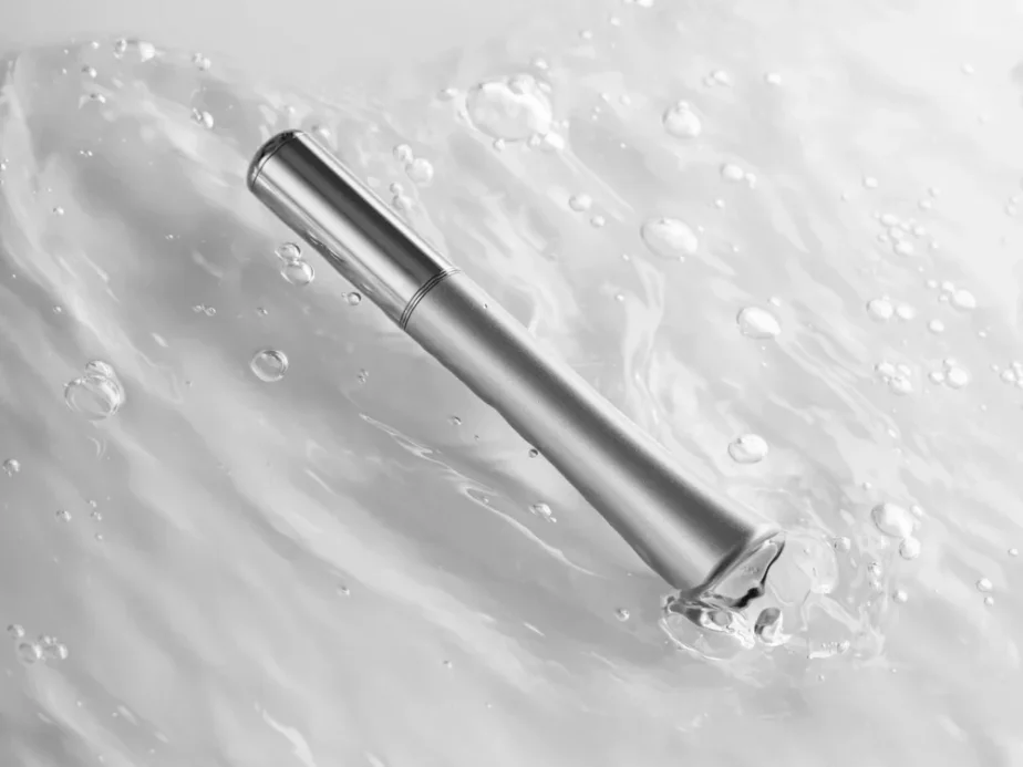 CRAVE Wink+  luxusní kovový mini vibrátor - Barva: Gunmetal