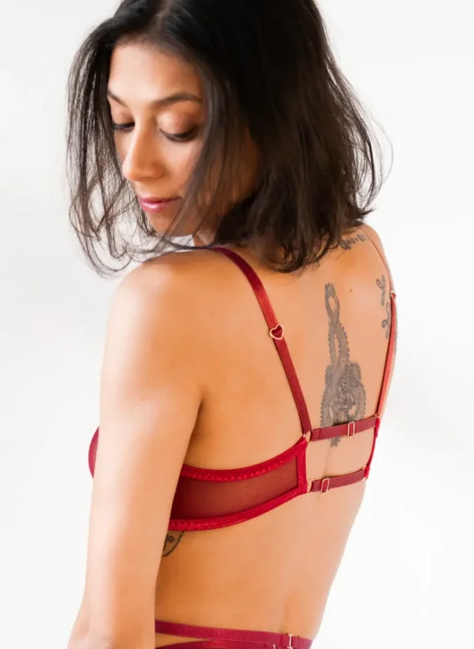 Podprsenka hladká tylová bordó SHEIO - Velikost: M