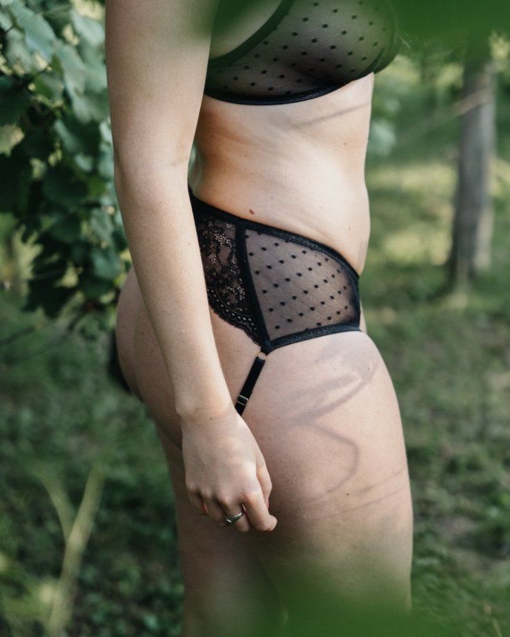 Erotické kalhotky “Crotchlessky” Purly puntíkatý tyl černý - Velikost: M