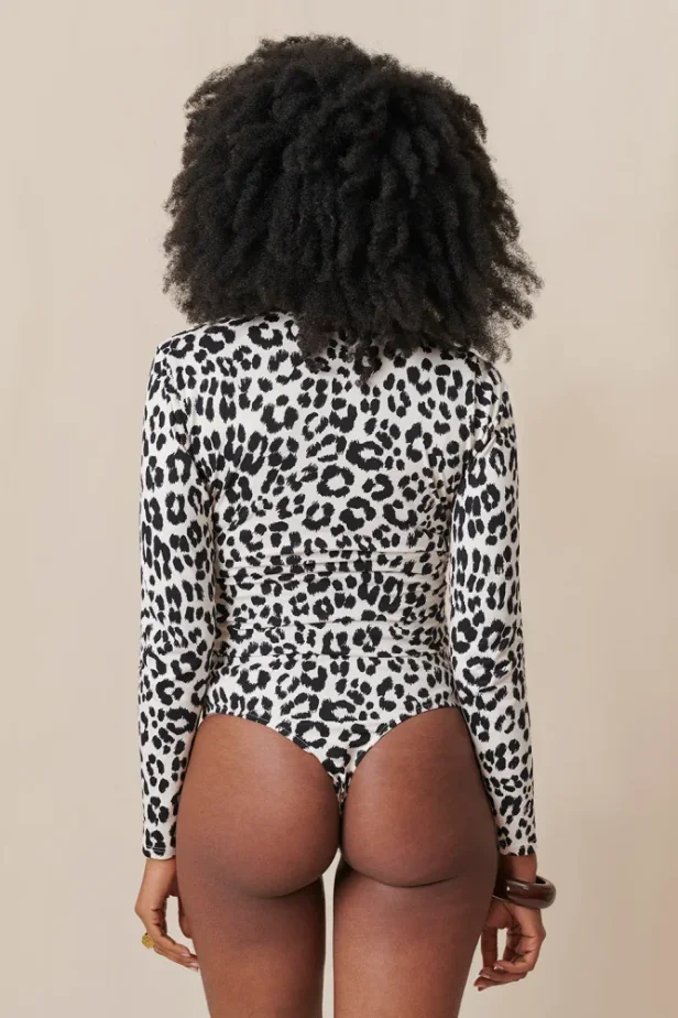 Body Baccara Léopard – dojčiace body s leopardím vzorom a tangovým strihom - Velikost: S